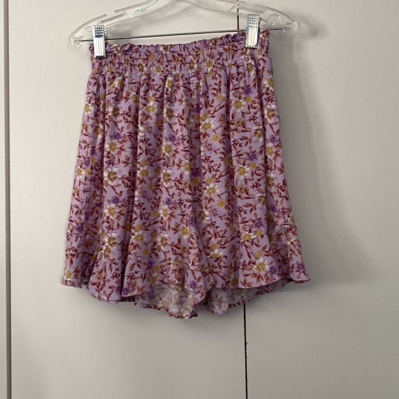 Live to be Spoiled 2 Pc crop top / short set, size XS /S. EUC condition - Picture 5 of 10